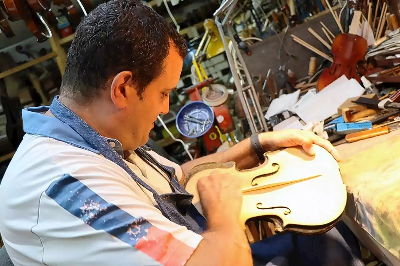 'Victory of the human spirit': Violins played by Jewish musicians coming to suburbs