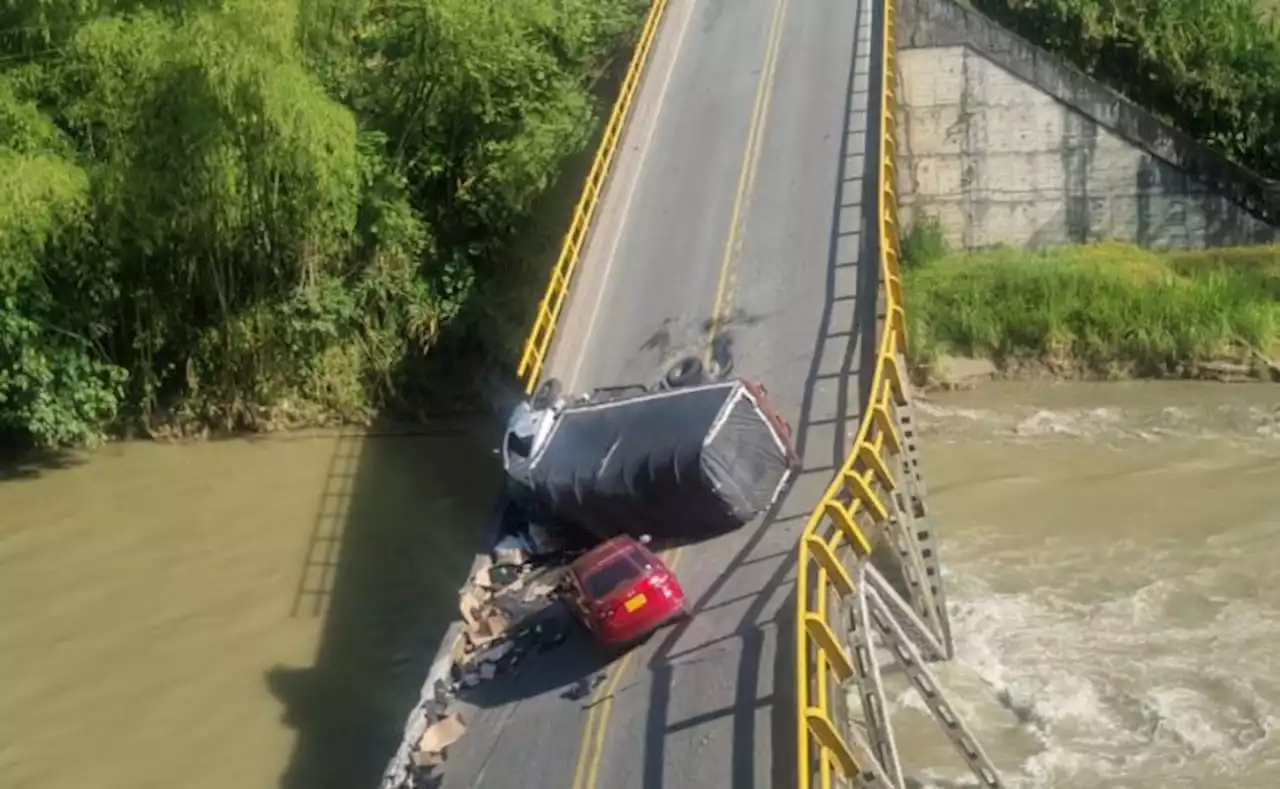 Dos policías muertos tras caída de puente sobre Río La Vieja