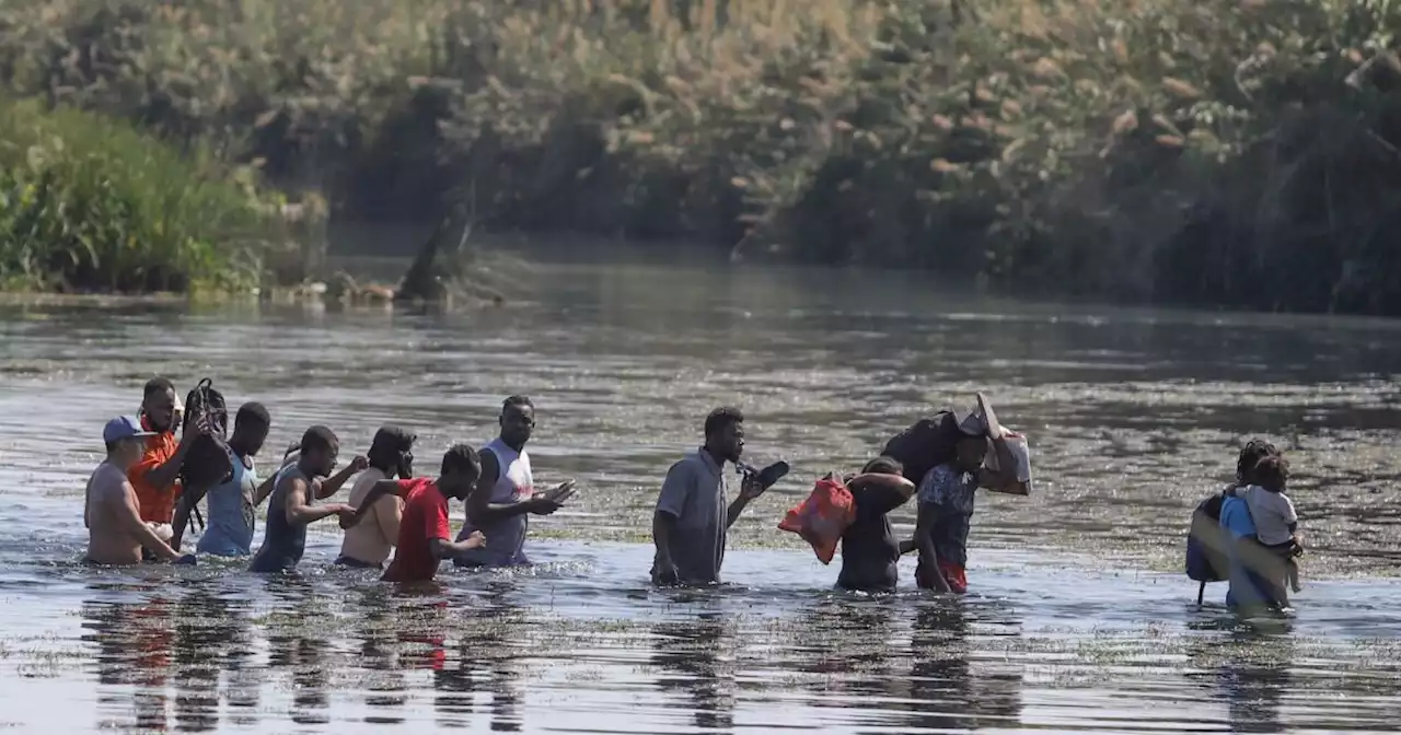 #Crónica | Migrantes cruzan el peligroso río Bravo para llegar a Estados Unidos