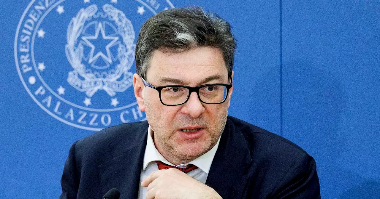 Def, ecco il testo. Giorgetti: 'L'avvio del Pnrr ha risentito di complessità e innovatività dei progetti, rincari e lentezze burocratiche' - Il Fatto Quotidiano