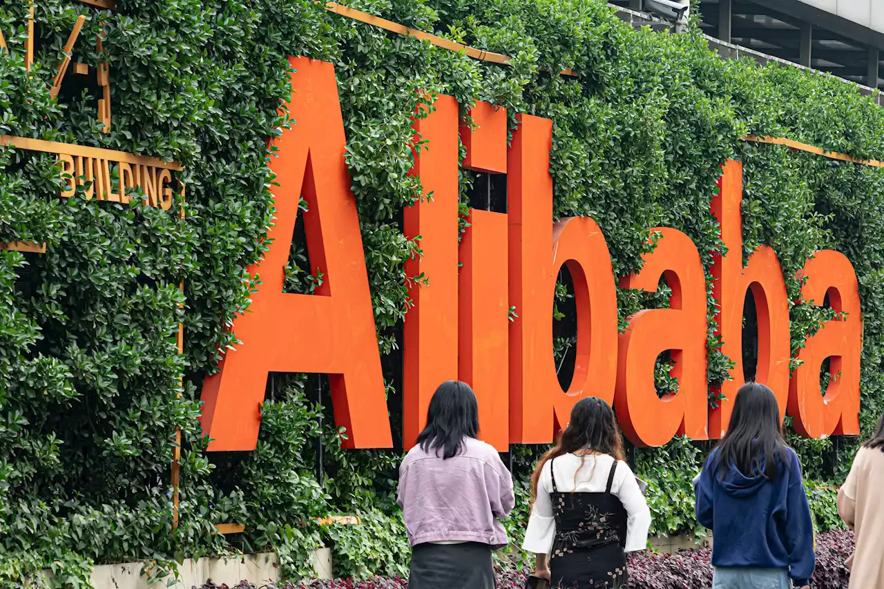 Alibaba Shares Slump After SoftBank Reportedly Offloads Majority Stake