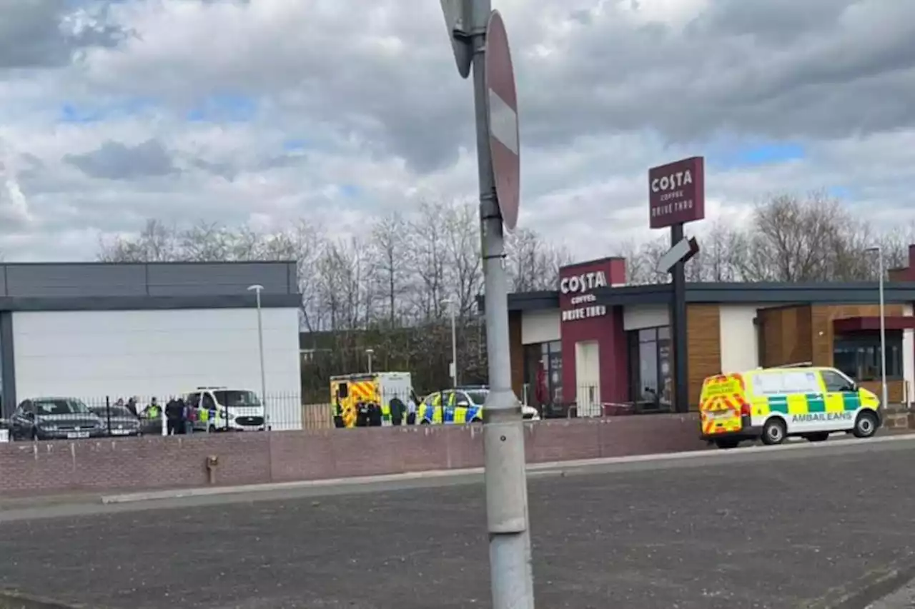 999 crews called to Glasgow street after death of man