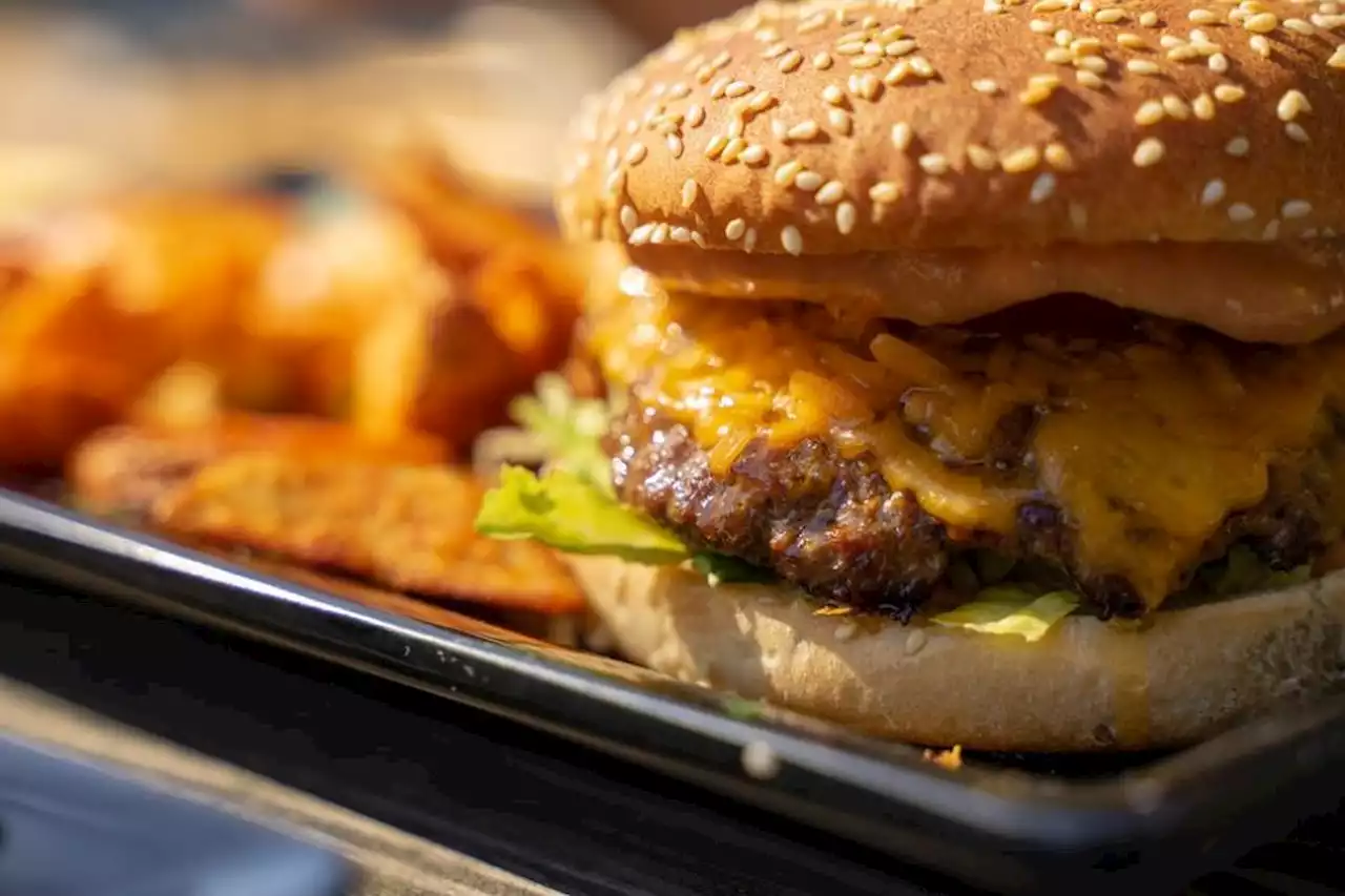 Glasgow restaurant serves burgers for £1 after app glitch