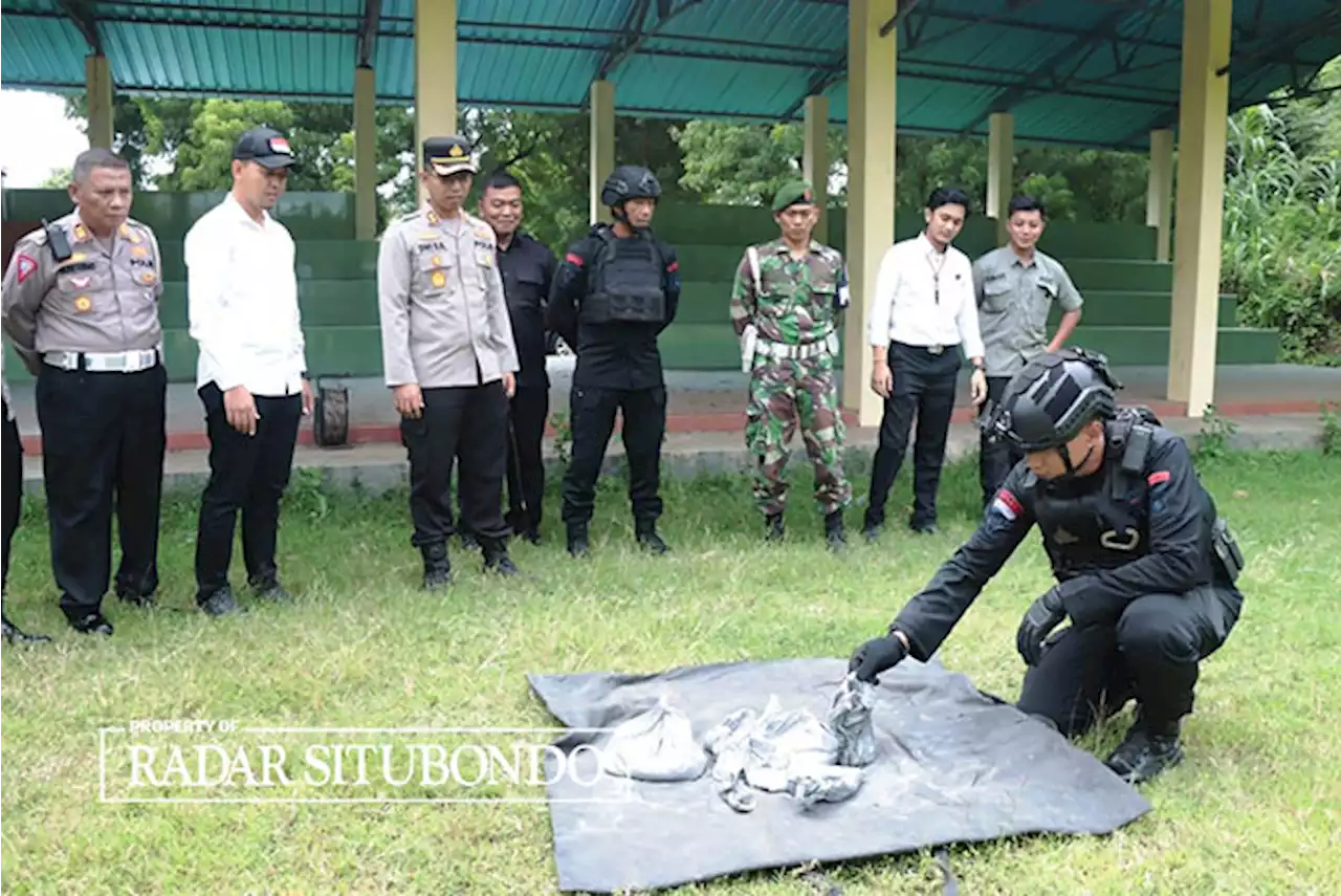 Datangkan Tim Gegana Brimob Polda Jatim Musnahkan 6 Kg Bubuk Petasan