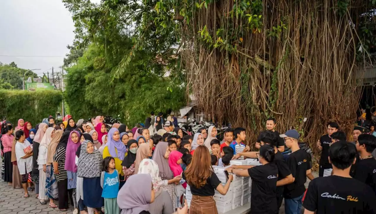 Kafe Cabin Bogor Bagikan Ratusan Hidangan Berbuka Puasa Untuk Warga