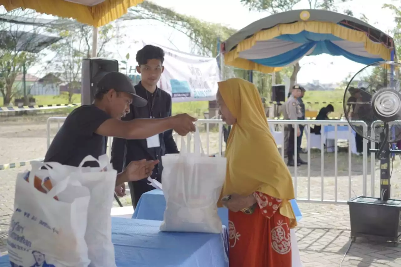 Safari Ramadan BUMN 2023: Pupuk Indonesia Salurkan Seribu Paket Sembako & Buka Bazar UMKM di Kalsel