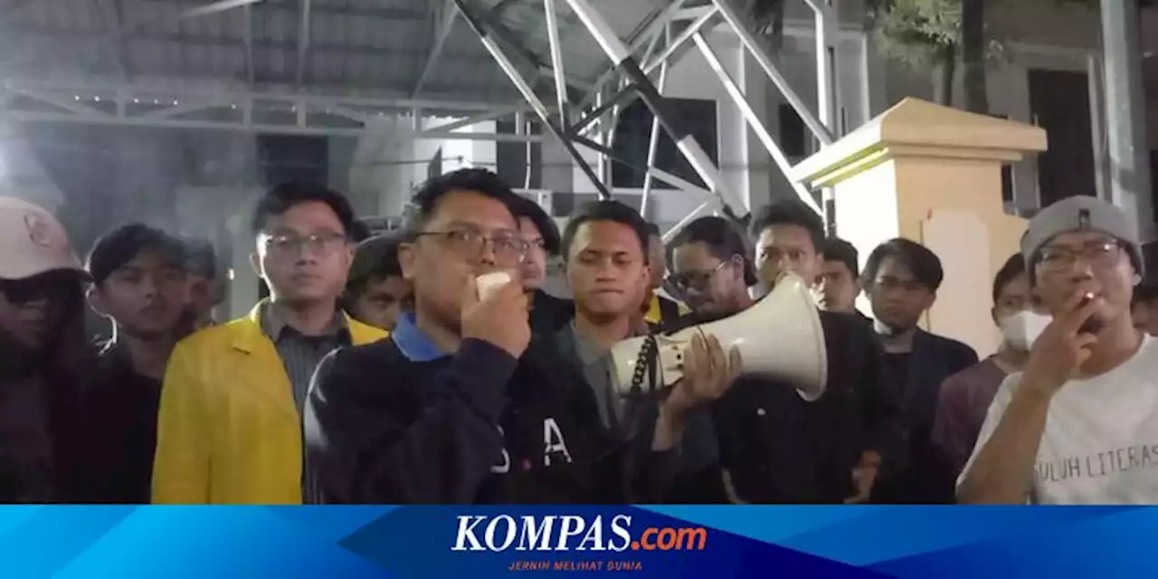 Lima Rekan Mereka Ditangkap Polisi, Massa Penolak UU Cipta Kerja Geruduk Polrestabes Semarang