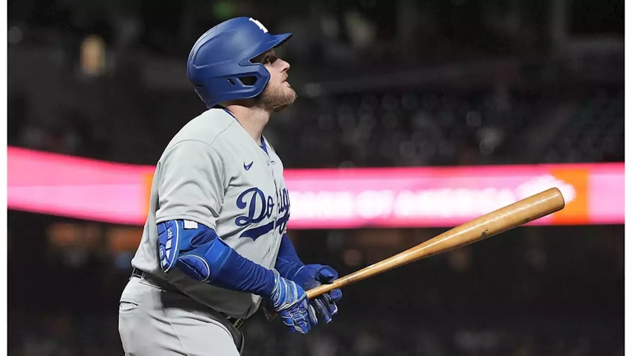 Dodgers explode to beat Giants with walks, more Max Muncy power