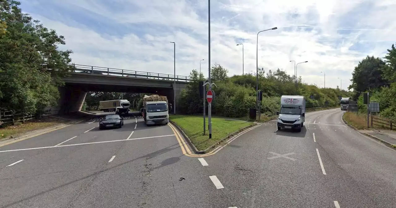 Police shut M621 in Leeds as person hit by car and rushed to hospital