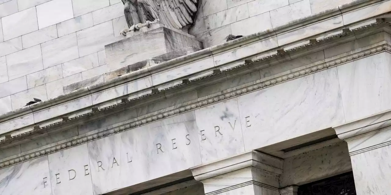 Interest rates on bank deposits trail Fed's benchmark by most in recent history: N.Y. Fed paper