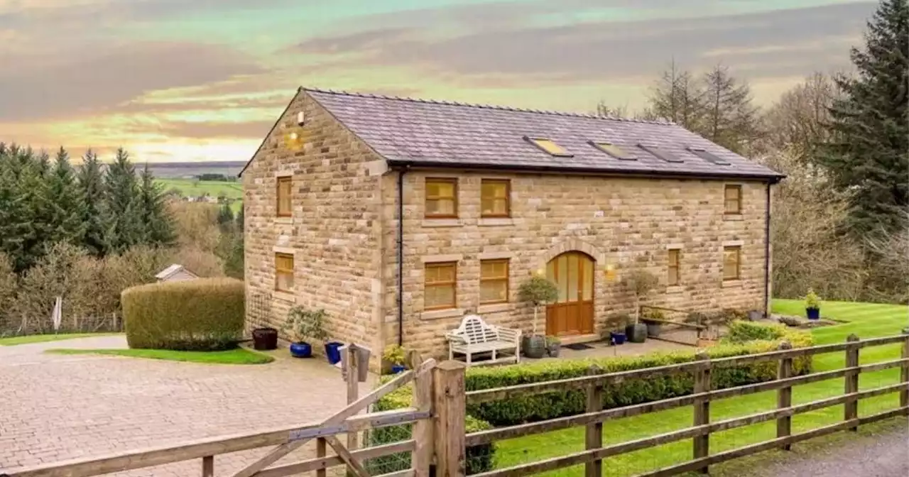 Dream barn house on outskirts of Greater Manchester next to stunning reservoirs