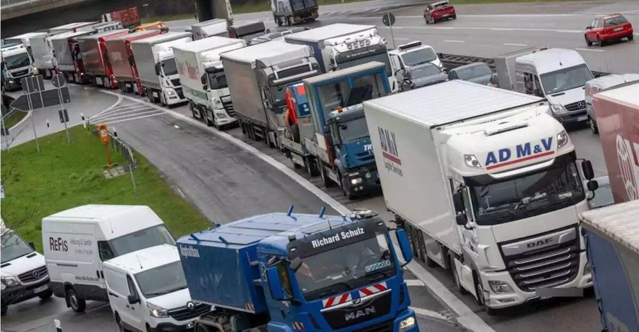 Arbeiten im Prüfeninger Tunnel sorgen für langen Stau auf der A93 bei Regensburg