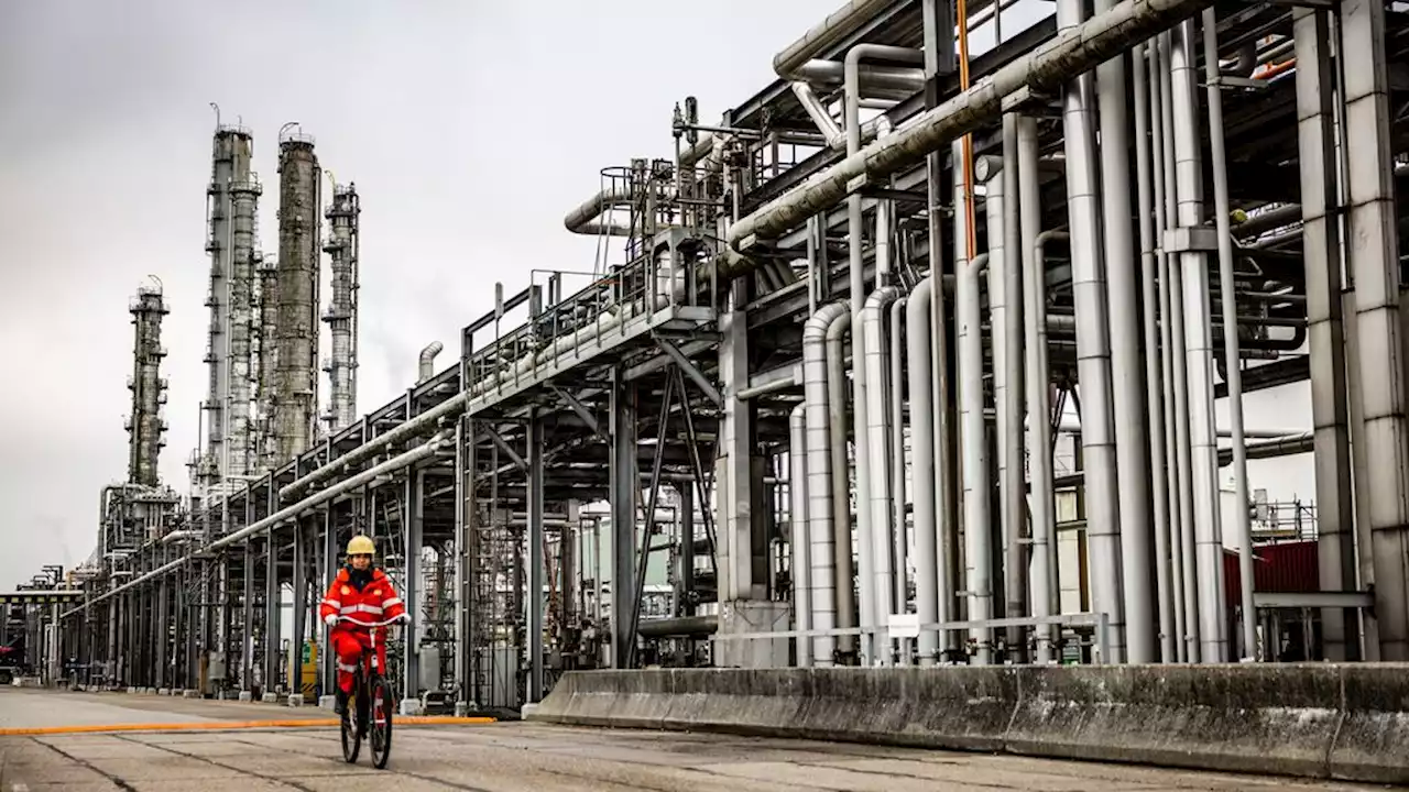 Shell belooft CO2-uitstoot Rotterdam en Moerdijk komende jaren te verlagen