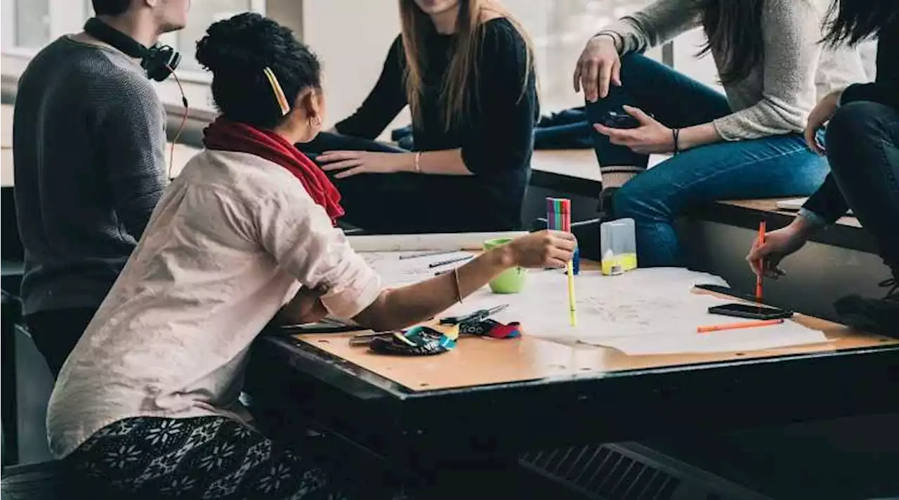 España abre convocatoria de empleo para estudiantes colombianos en prácticas profesionales