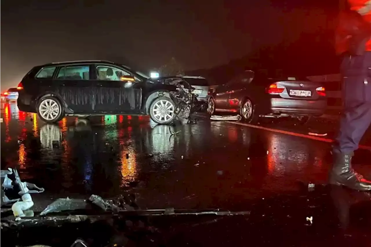 Winterthur ZH / A1: Mann (†30) über Leitplanke geschleudert und von Auto überrollt