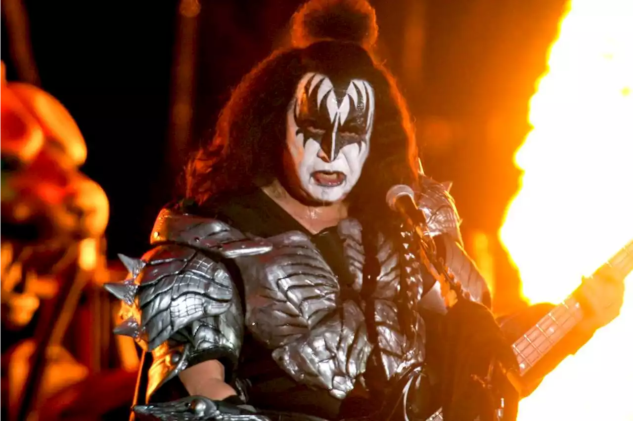 [Video] Bajista de Kiss, que estará pronto en Colombia, se desvaneció en pleno concierto - Pulzo