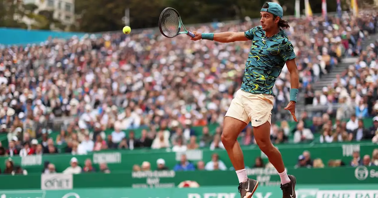 Montecarlo, un magnifico Musetti supera Djokovic e vola ai quarti contro Sinner