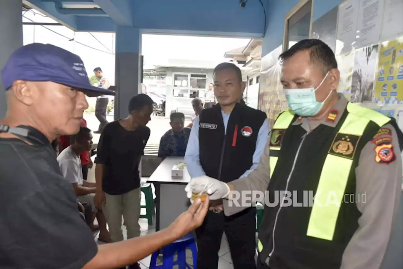 Jelang Arus Mudik, Tes Urine Sopir Angkutan di Cirebon Digencarkan |Republika Online