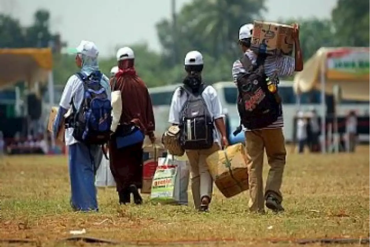 Ratusan Warga Diberangkatkan Mudik oleh Polres Karawang |Republika Online