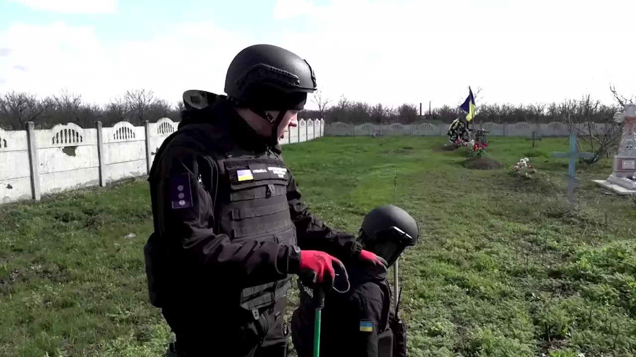 Frontline cemeteries shut to Ukrainians for Easter over dangerous war debris