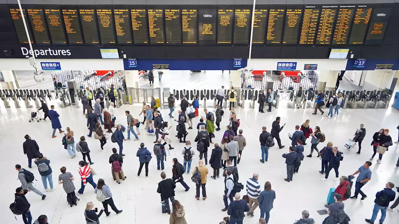 London Waterloo station: Commuters urged to stay away due to 'major signalling problem'