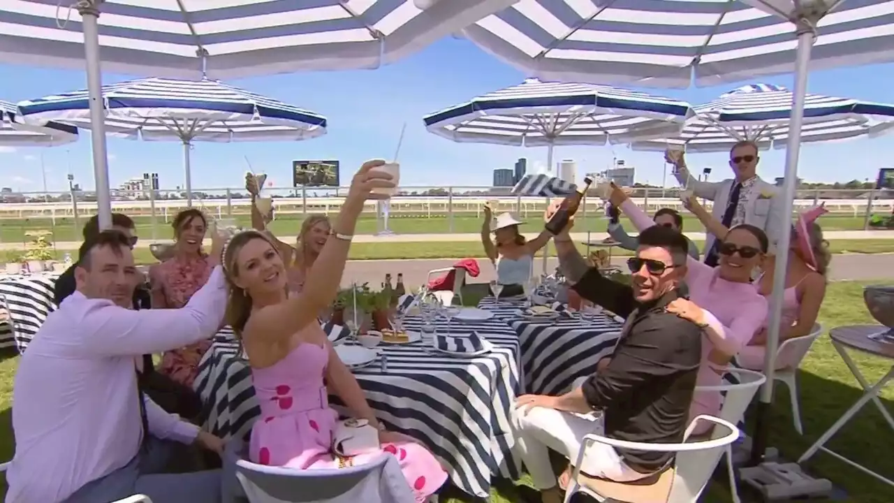 Victorian government to lift public drunkenness ban for Melbourne Cup Day