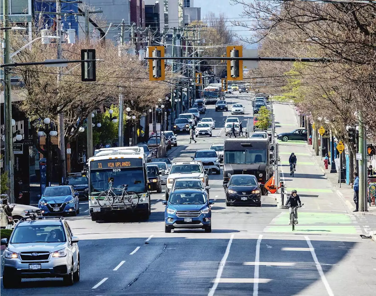 Fort Street bike lane extension will link Victoria and Oak Bay