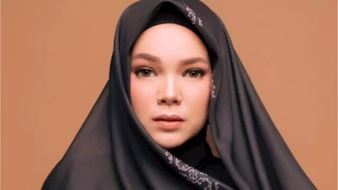 Jadi Mualaf dan Berhijab, Dewi Sandra Kini Fokus Kejar Ini di Ramadhan