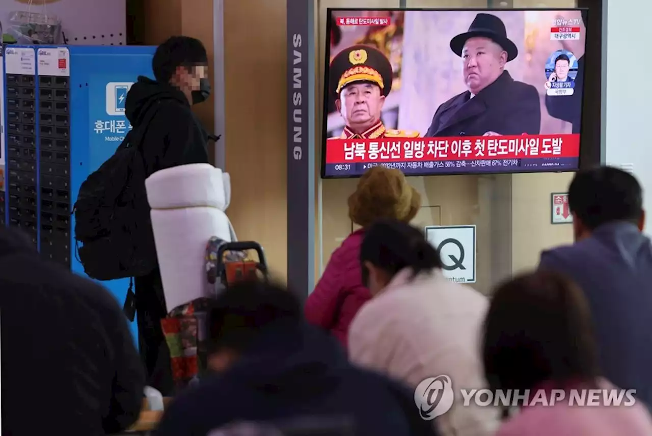 북, 중거리급 이상 탄도미사일 발사…연락채널 끊더니 도발 재개(종합2보) | 연합뉴스