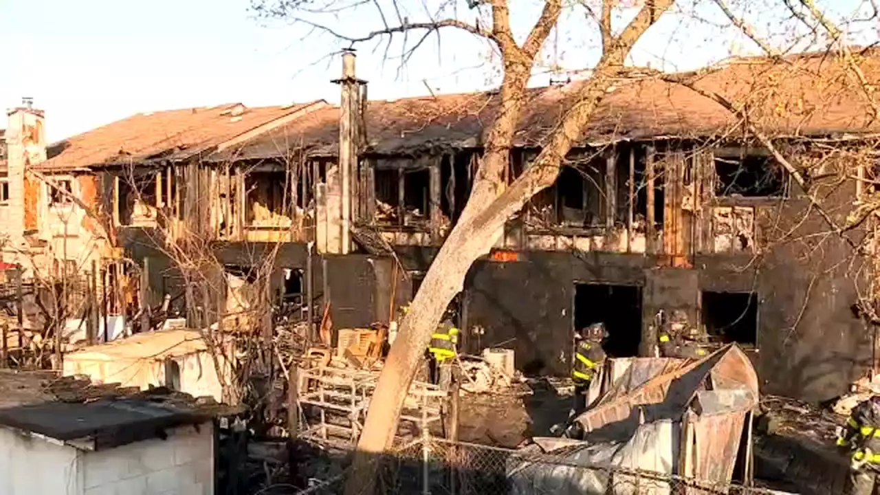 11 firefighters hurt fighting blaze at row of townhouses on Staten Island