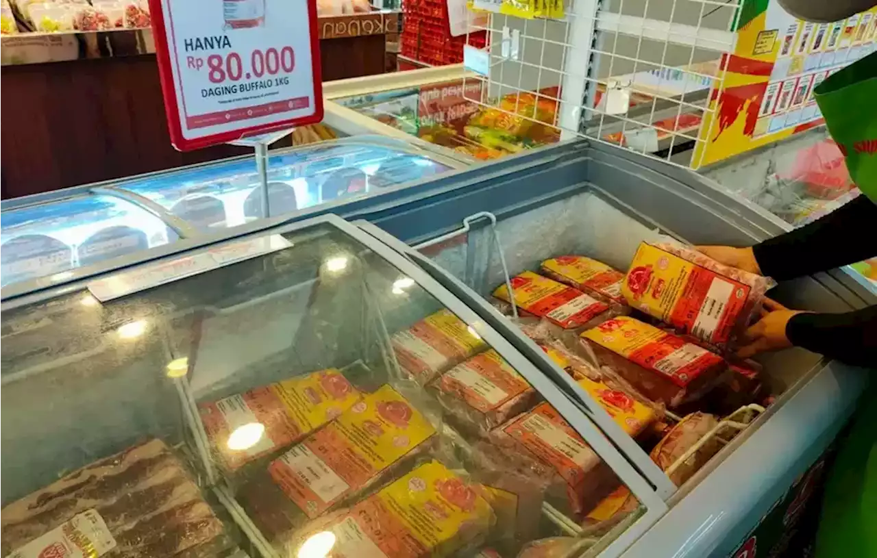 Bulog Gelar Operasi Pasar Daging Beku Lewat Alfamidi