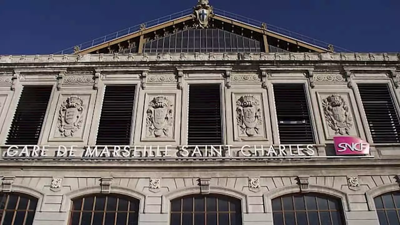 Retraites: trafic suspendu à la gare Saint-Charles de Marseille