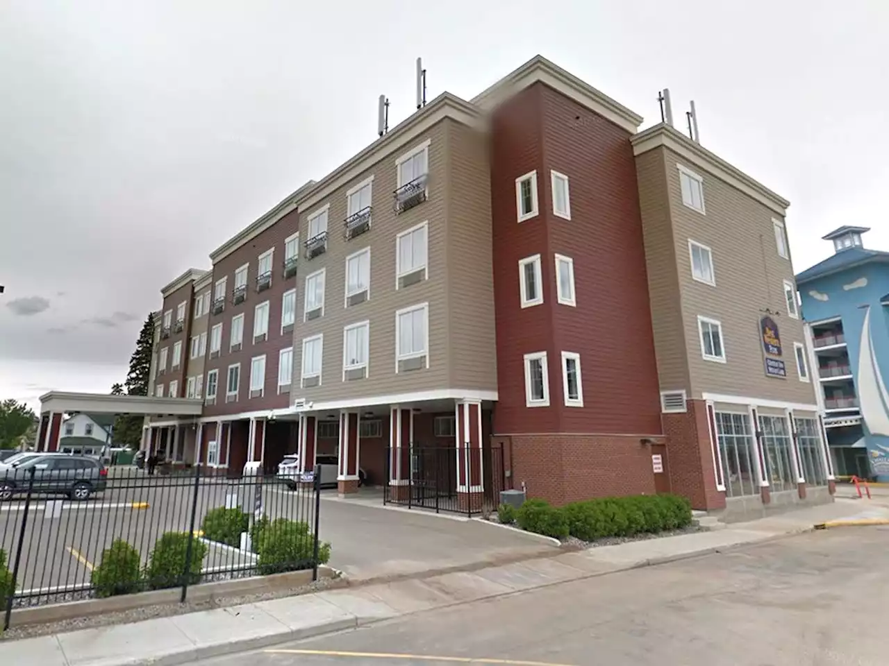 'Horrific tragedy': RCMP investigate death of two teenage girls in Sylvan Lake hotel room