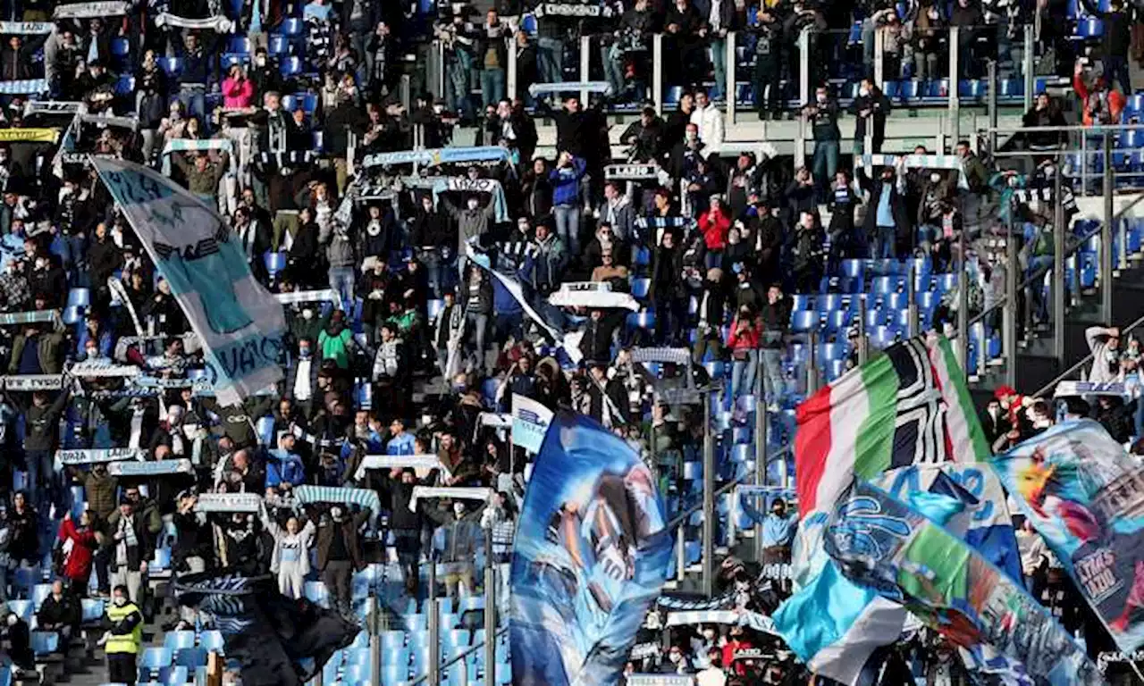 Spezia-Lazio, paura prima del match: scontri fra tifosi, un ferito VIDEO