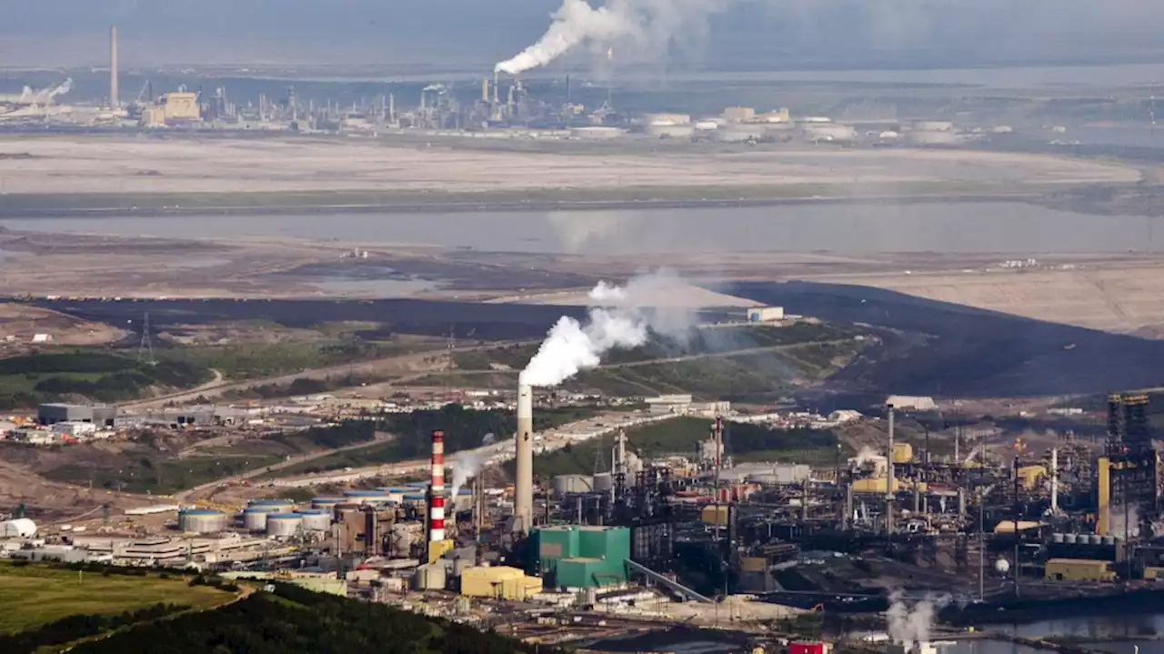 Canada's emissions rose slightly in 2021 as pandemic lockdowns eased