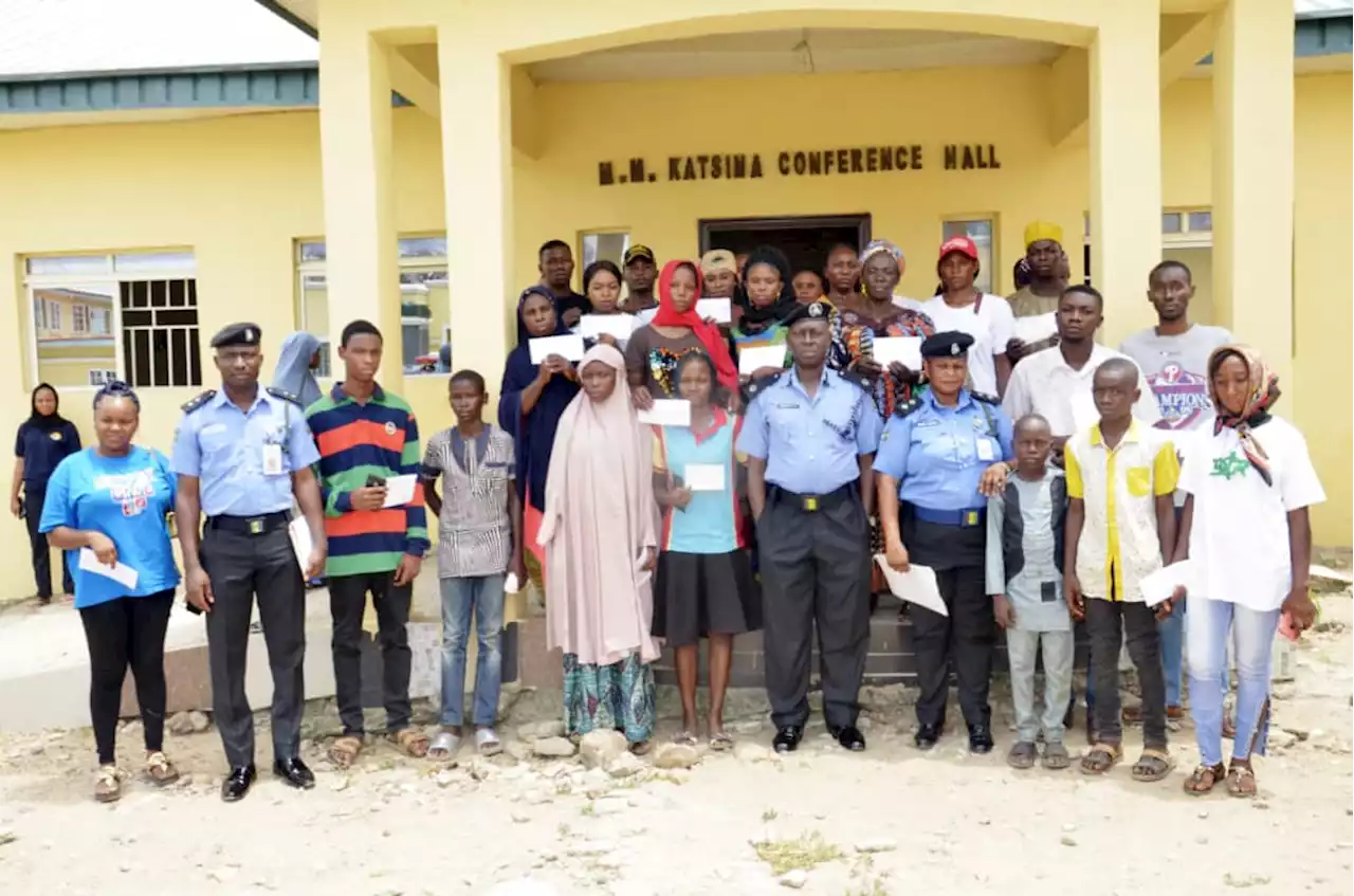 Police present N39.8m cheque to families of 25 deceased officers