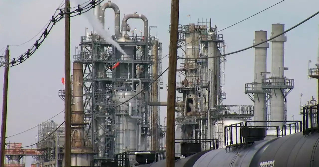 Air monitors detect sulfur dioxide spikes from Suncor refinery in Commerce City