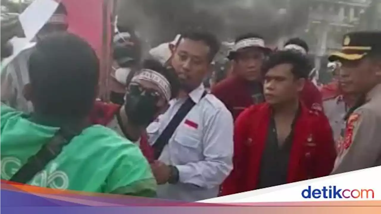 Viral Driver Ojol di Medan Ribut dengan Mahasiswa yang Demo Tutup Jalan