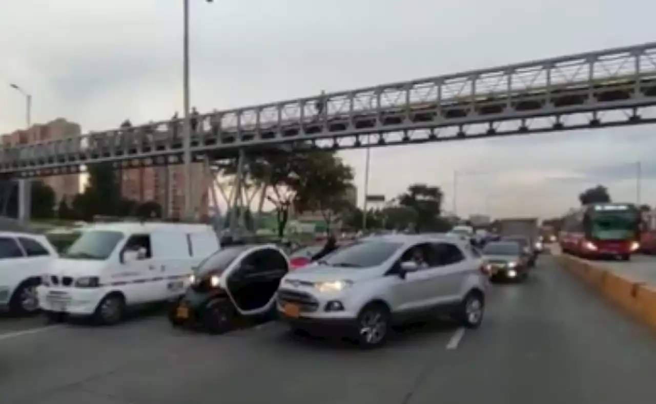 Protesta de estudiantes avanza sobre la Av. NQS con Calle 45