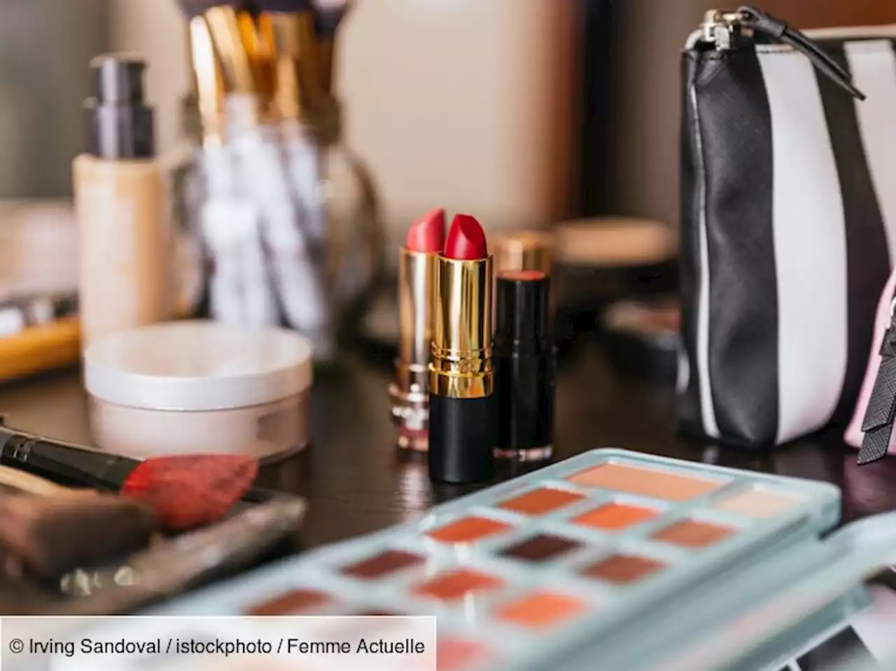 Cet accessoire de maquillage que l’on a toutes pourrait être plus sale que la lunette des toilettes