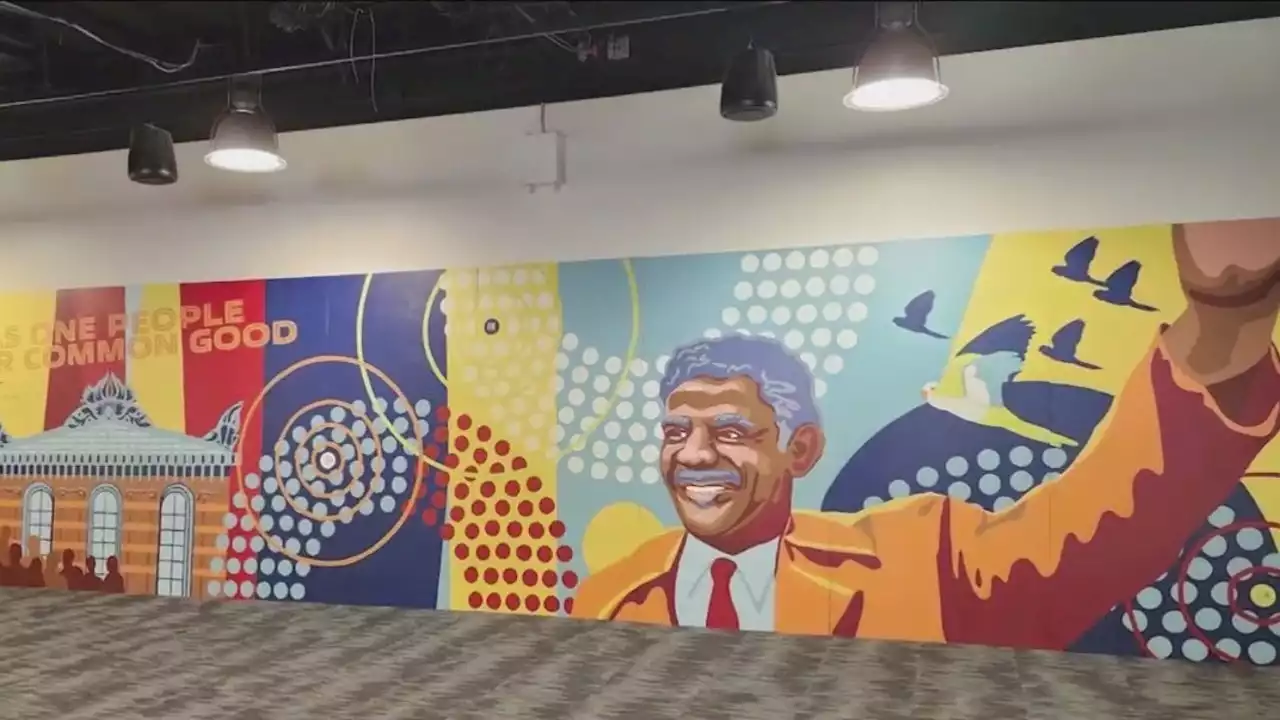 Mural unveiled for late Chicago Mayor Harold Washington