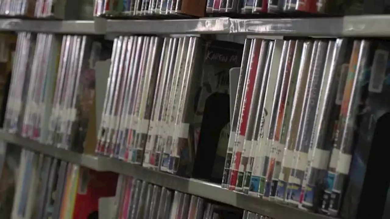 Video: Texas county keeps libraries open amid fight over banned books