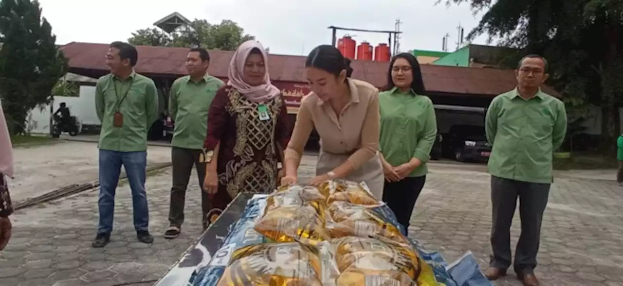 Keluarga Owner CBI Salurkan Zakat Fitrah