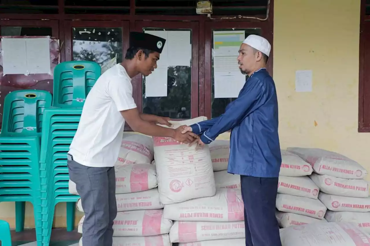 Santri Dukung Ganjar Beri Bantuan Material Untuk Pembangunan Musala dan Ponpes