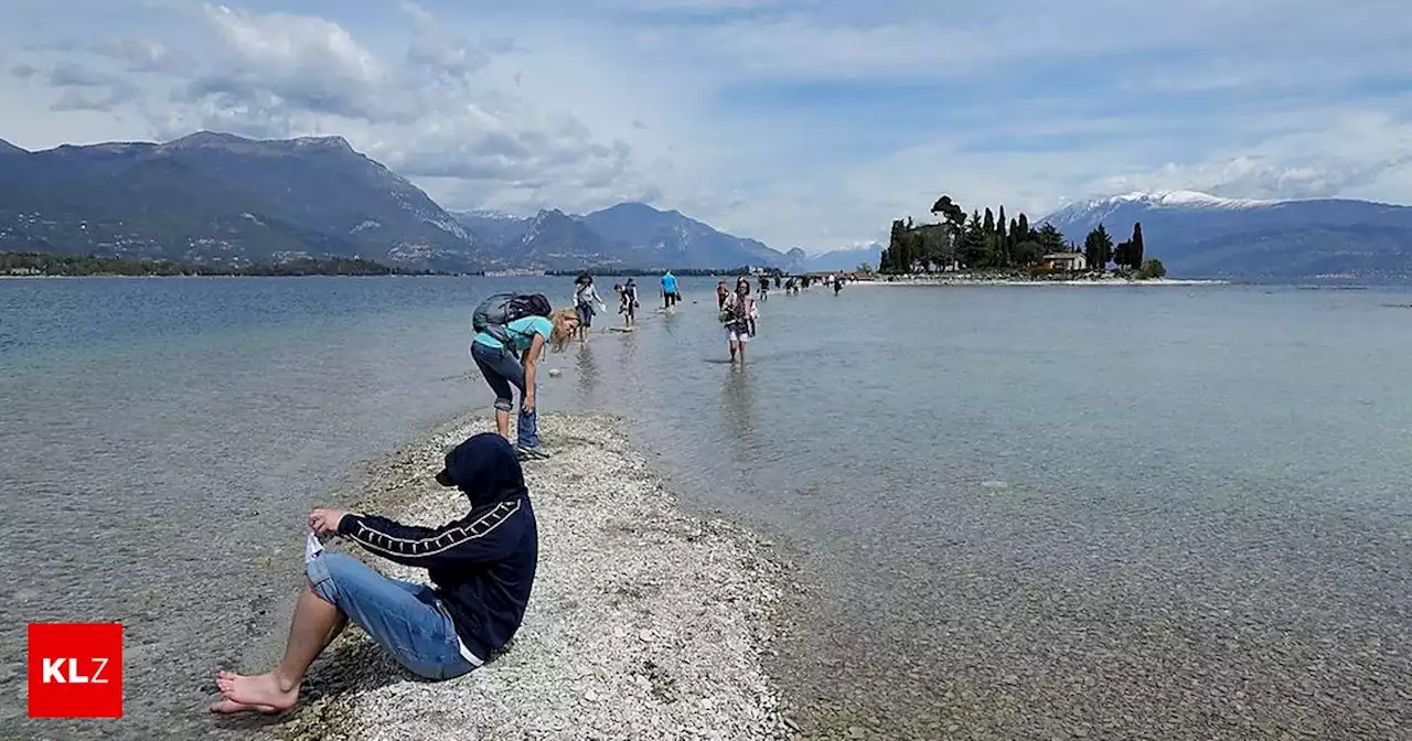 Neues Phänomen: Extrem wenig Wasser: Touristen stürmen Gardasee-Insel zu Fuß | Kleine Zeitung