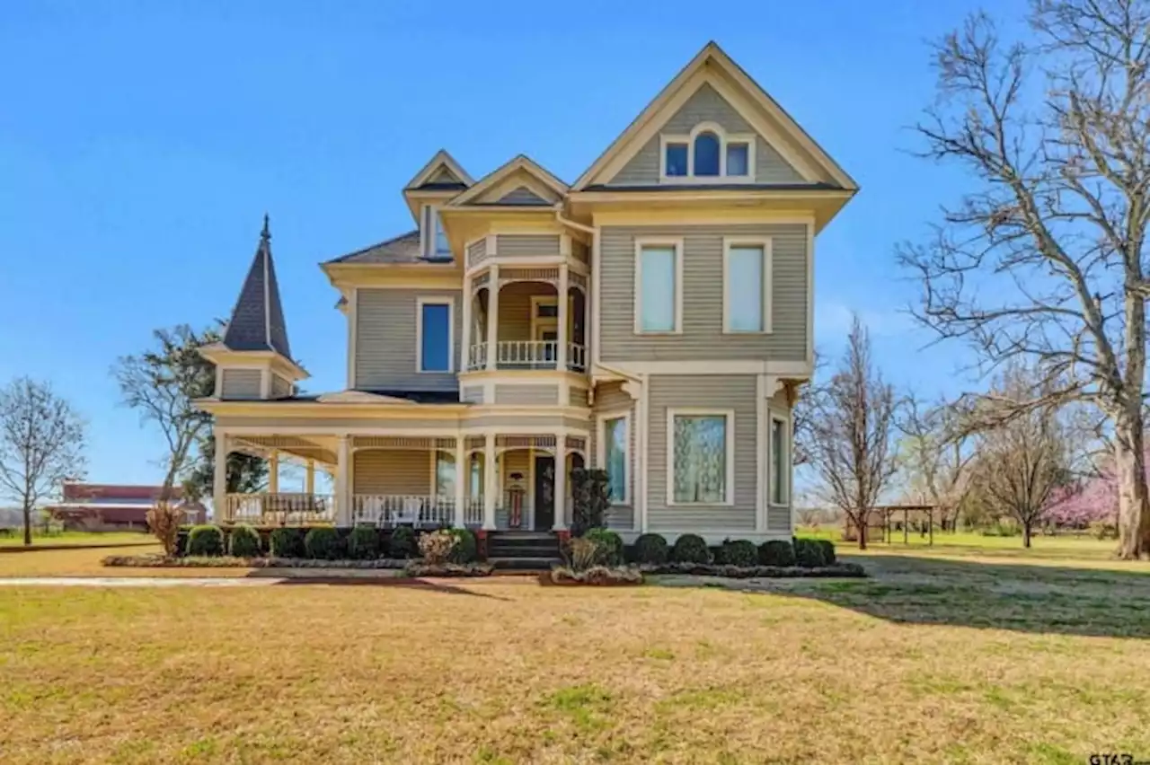 This 1905 Texas house is a historical home dream -- with oodles of land