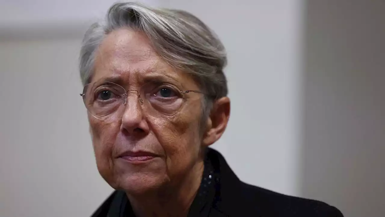 Le Smic augmentera 'd'un peu plus de 2%' au 1er mai, annonce Elisabeth Borne