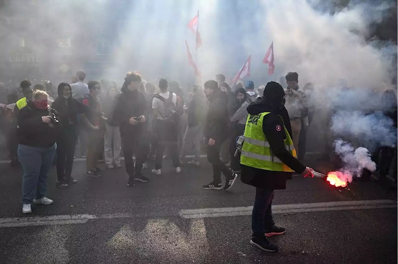 Valida el Consejo Constitucional francés la reforma de pensiones de Macron