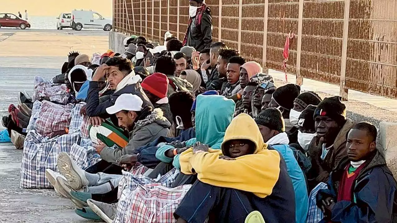 Migranti, la maggioranza si compatta sullo stop alla protezione speciale: “Basta sanatorie per i clandestini”