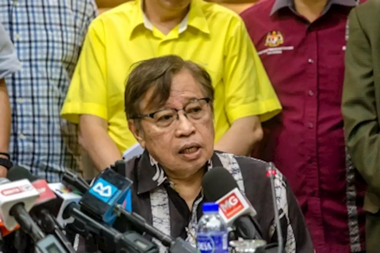 Premier: Sarawak ready to provide sites for post at Malaysia-Indonesia border